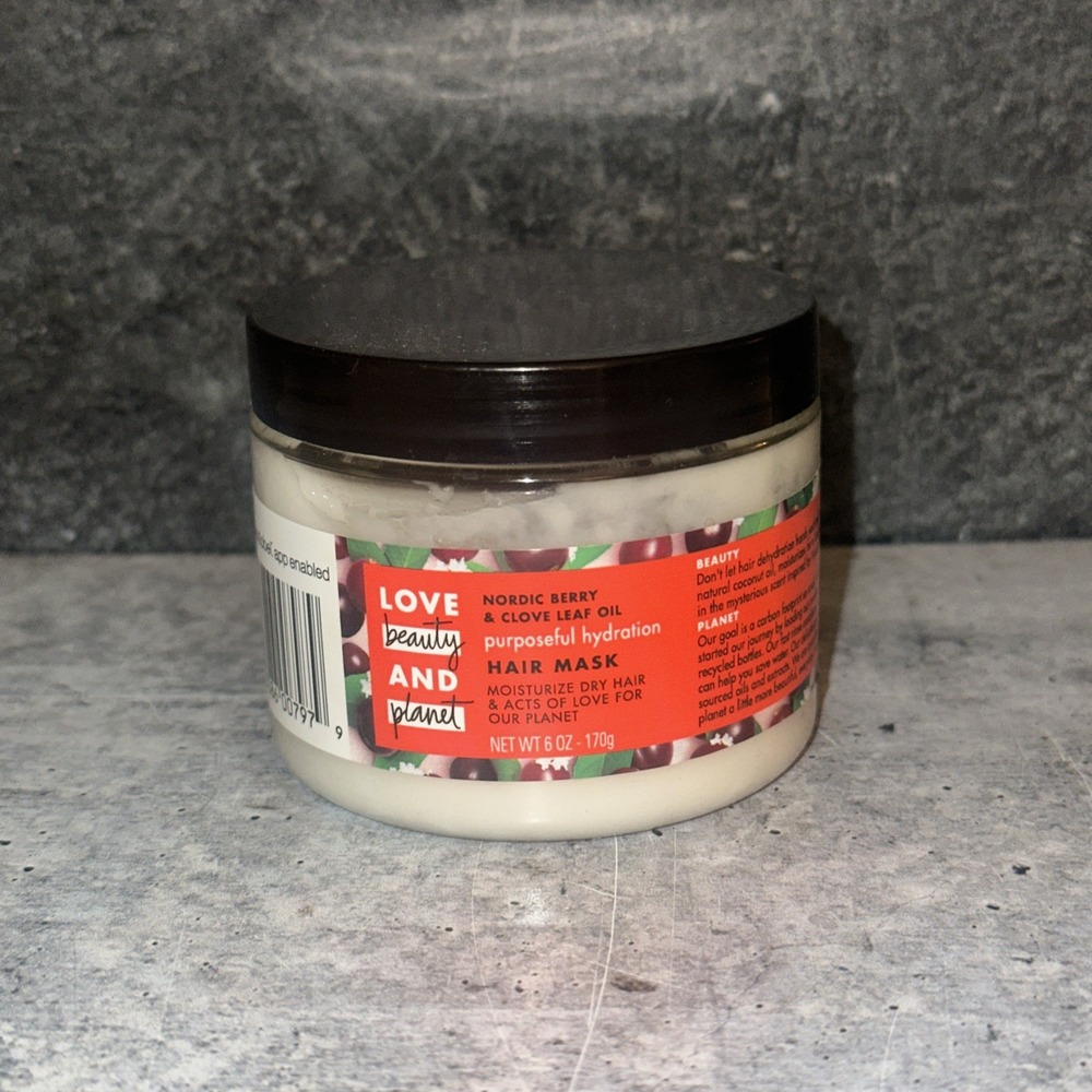 Love, beauty and planet Hair Mask Nordic Berry Clove Leaf Oil